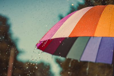 【梅雨の憂鬱な気分を吹き飛ばそう!】<br>女性MRにおすすめする3つの雨対策。